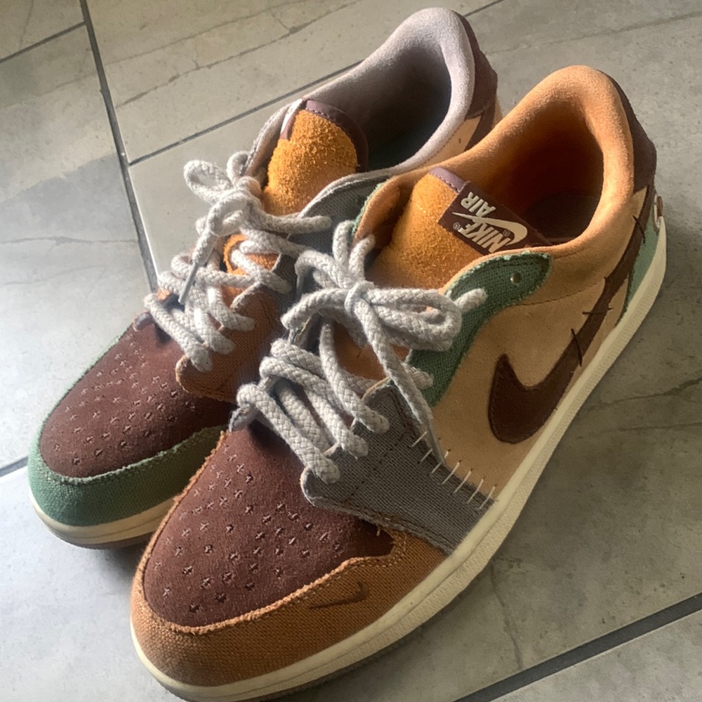 - Jordan 1 Retro OG x Zion Williamson Low Voodoo 1